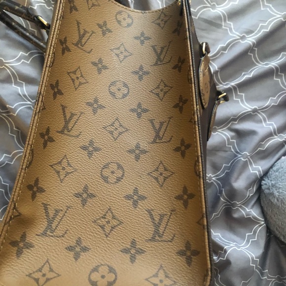 InTheGo MM LV tote - Picture 6 of 9